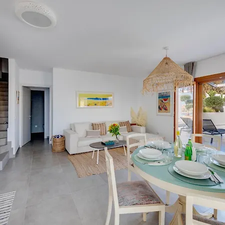 Ophelia - Brand New Seafront Villa