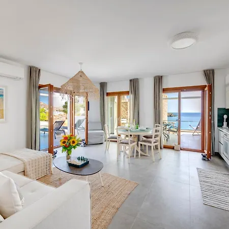 Ophelia - Brand New Seafront Vila