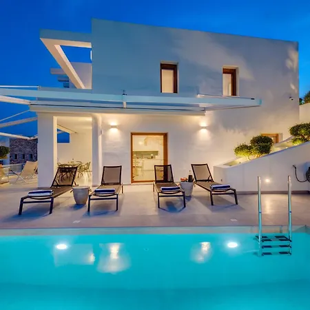 Ophelia - Brand New Seafront Vila *