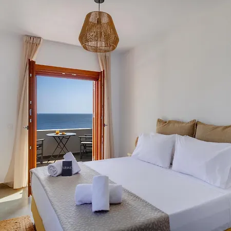 Ophelia - Brand New Seafront Vila *