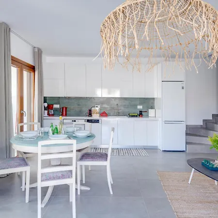 Ophelia - Brand New Seafront Vila *